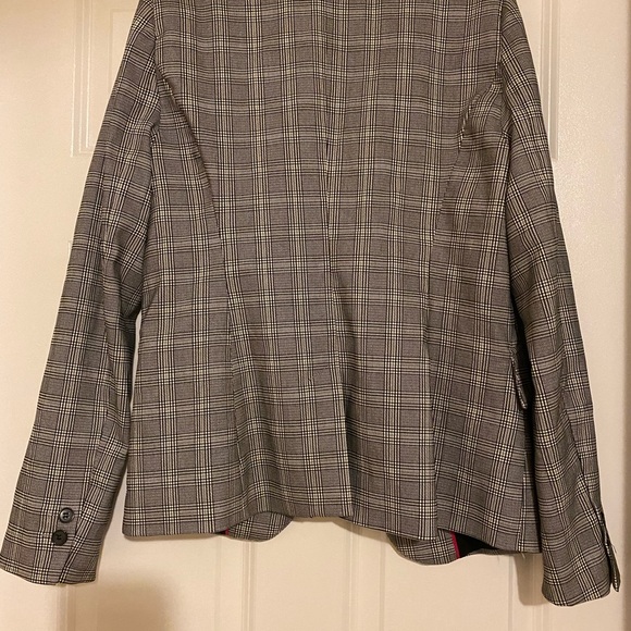 Blazer - Picture 1 of 2